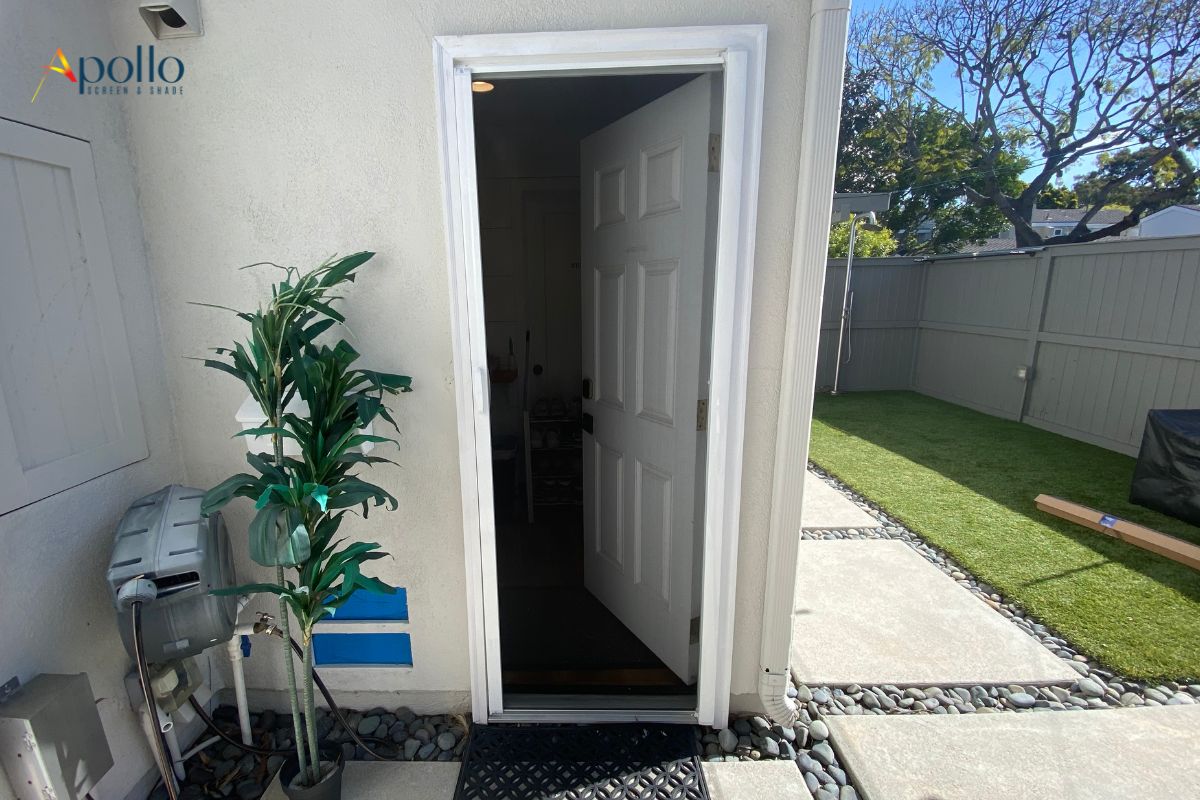Huntington Beach Single Retractable Screen 3.jpg